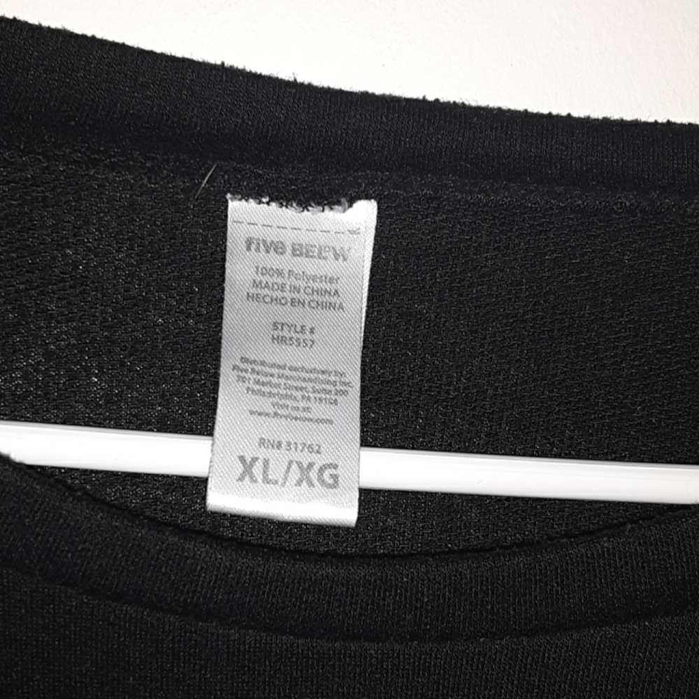 A black long sleeve crop top - Picture 2 of 3